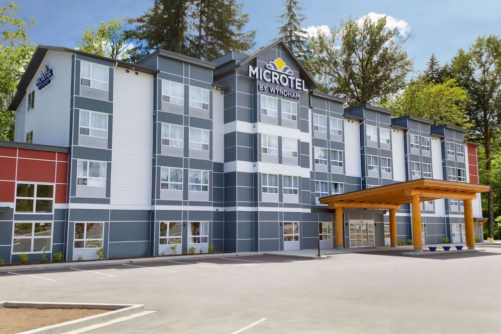 Microtel Inn & Suites by Wyndham Oyster Bay 5/56