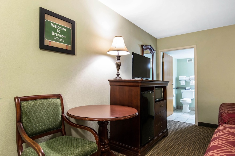 Baymont by Wyndham Branson Thousand Hills 32/42
