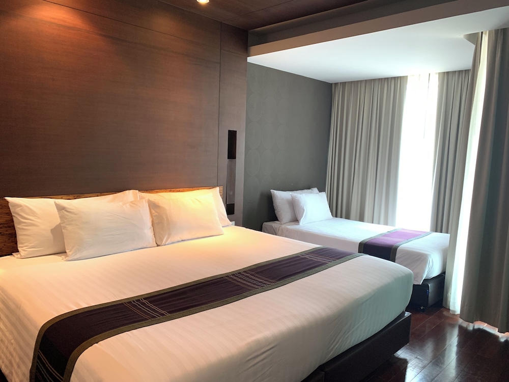 FAMILY SUITE, TARA