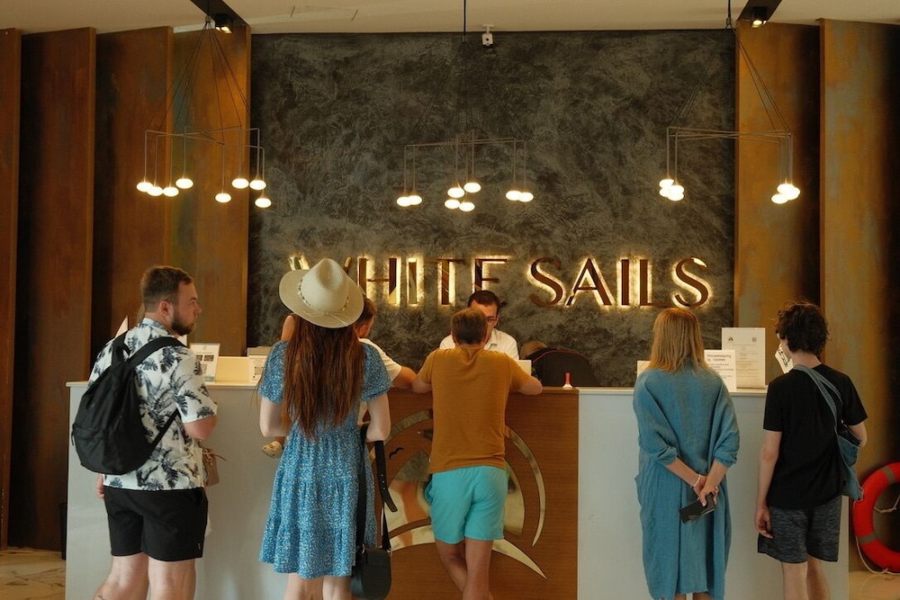 White Sails Residential Hotel 11/57