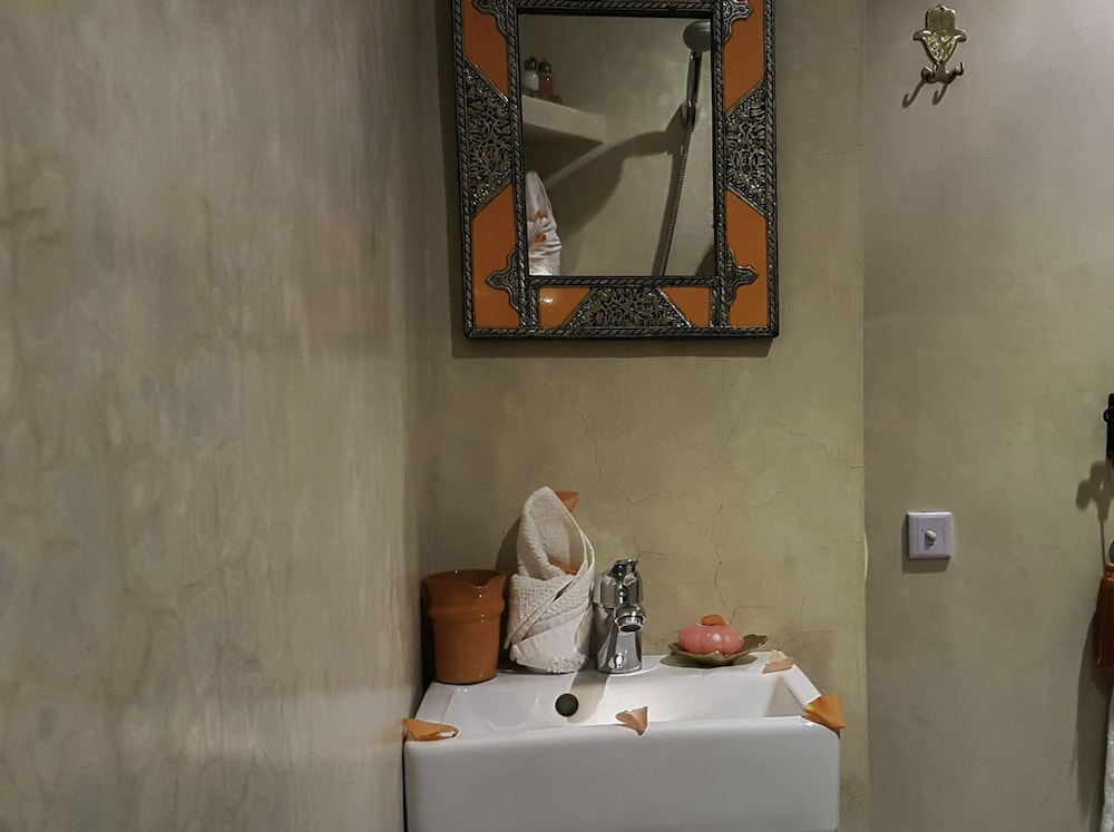 Riad Gallery 49 48/50