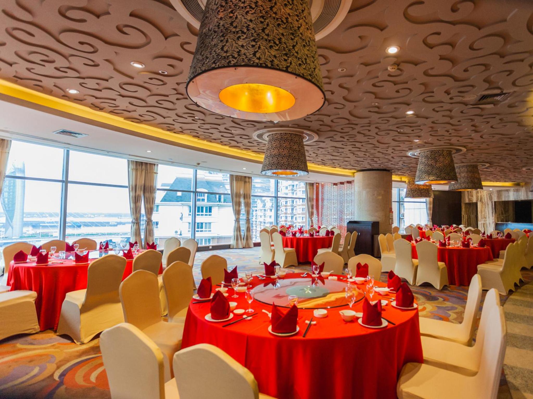 Cenbest Jinling Grand Hotel 46/60