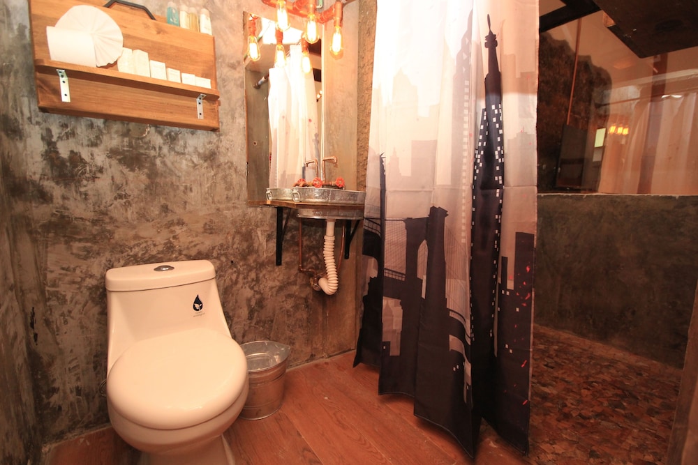 Sereno Art Hotel 73/78