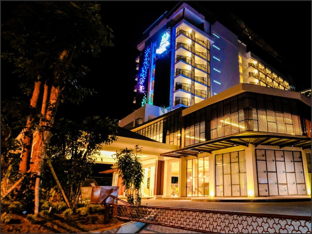 ILLIRA Hotel Banyuwangi 1/56