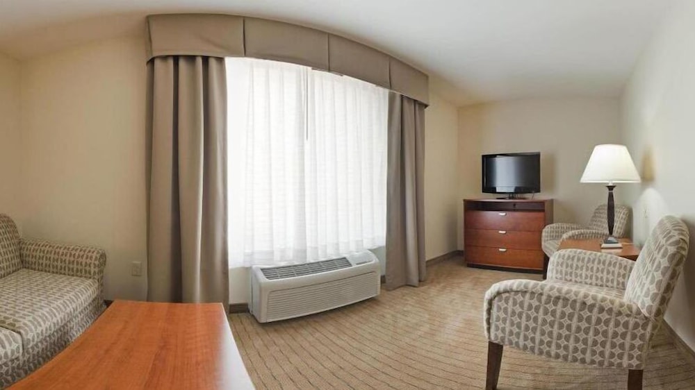 Holiday Inn Express Hotel Suites Searcy 34/50