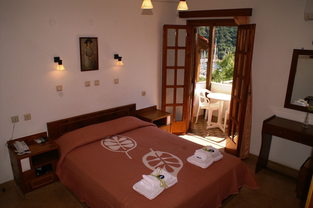 Drymna Hotel 11/50