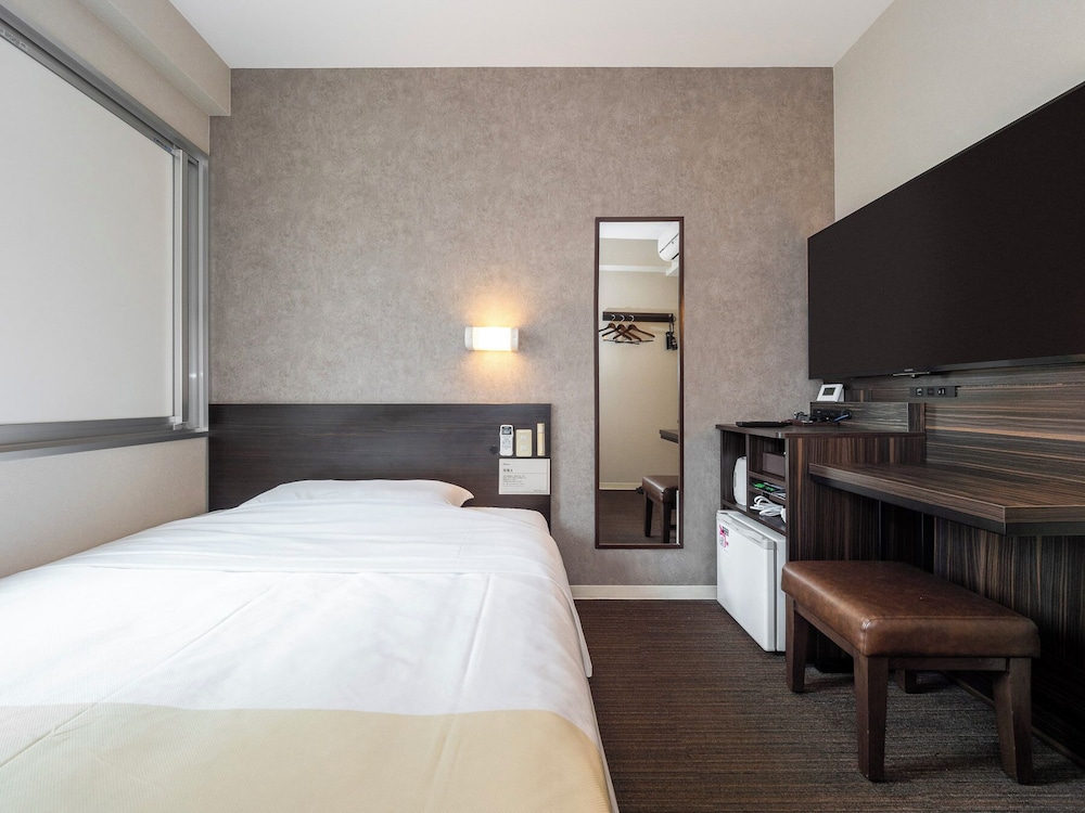 ROOM, SINGLE