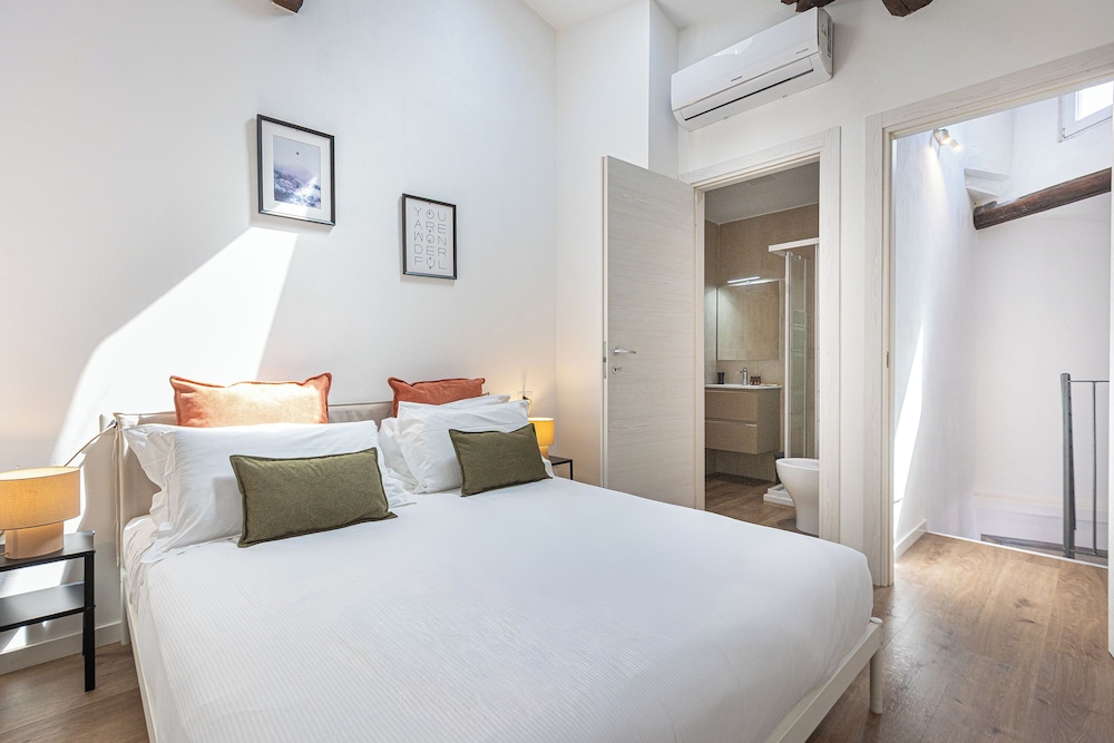 Rental In Rome Rosselli Palace Apartment 5 16/49