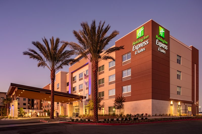 Holiday Inn Express & Suites Moreno Valley - Riverside 2/47