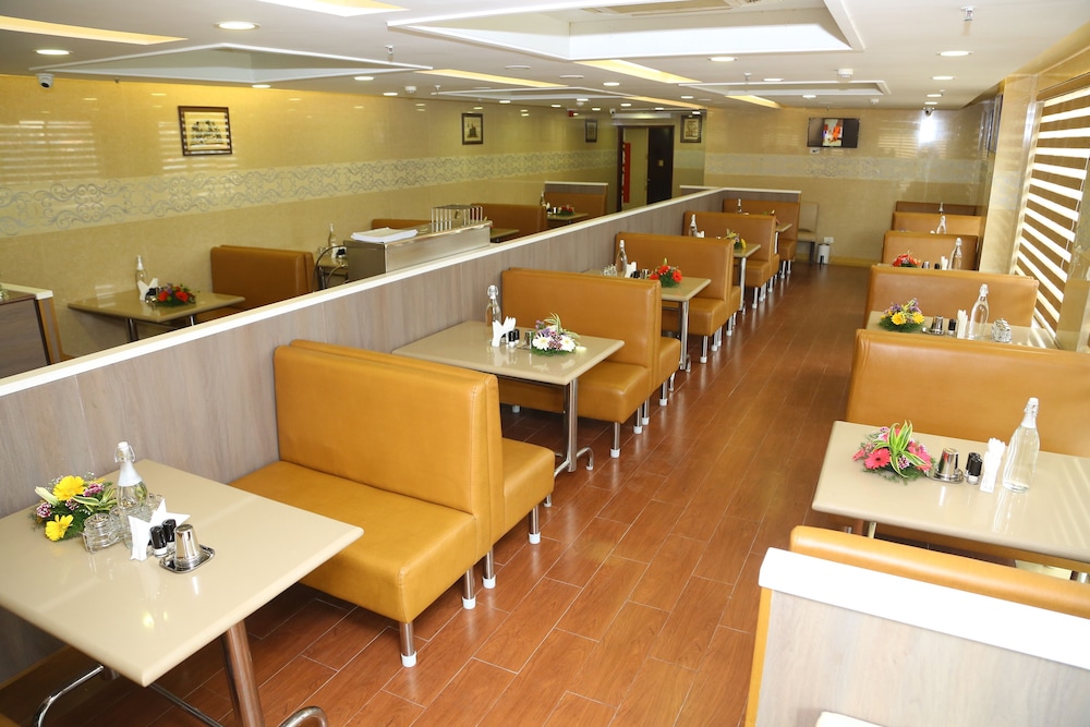 Raaj Bhaavan Clarks Inn Chennai 8/28