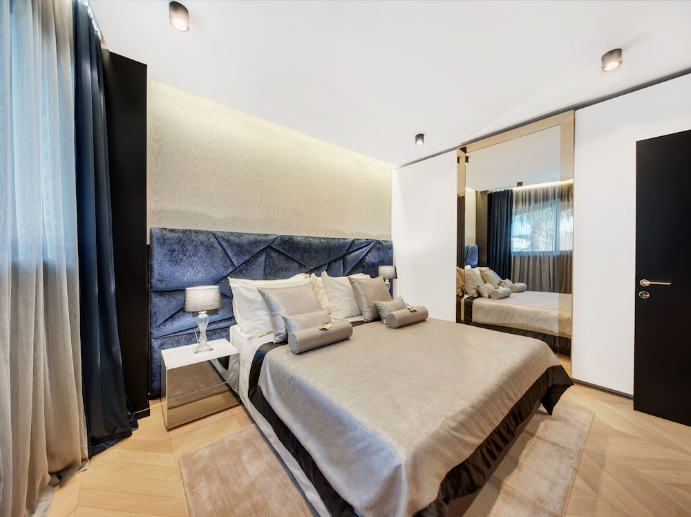 All Suites Hotel Posh 9/65
