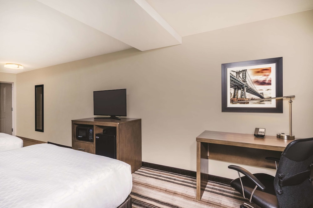 La Quinta Inn & Suites by Wyndham Brooklyn Central — foto 5