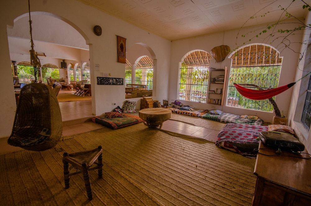 DISTANT RELATIVES ECOLODGE & BACKPACKERS 22/50