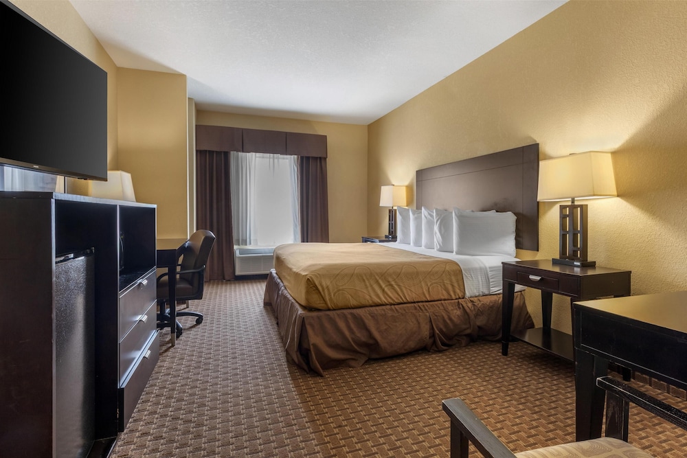 غرفة قياسية بسرير كينج لذوي الإعاقة، Best Western Bastrop Pines Inn 3/7