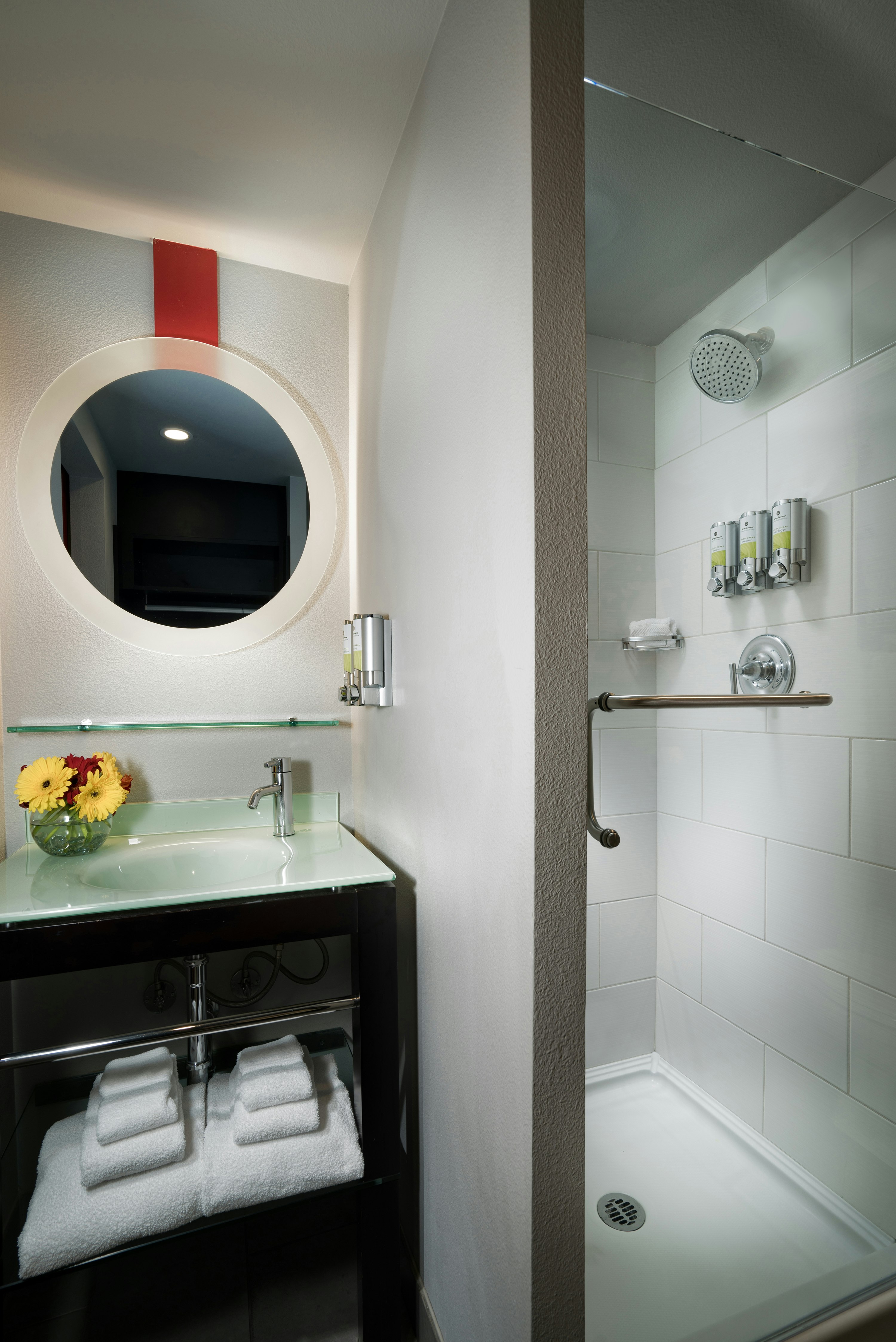 Staypineapple Hotel FIVE Downtown Seattle 50/51