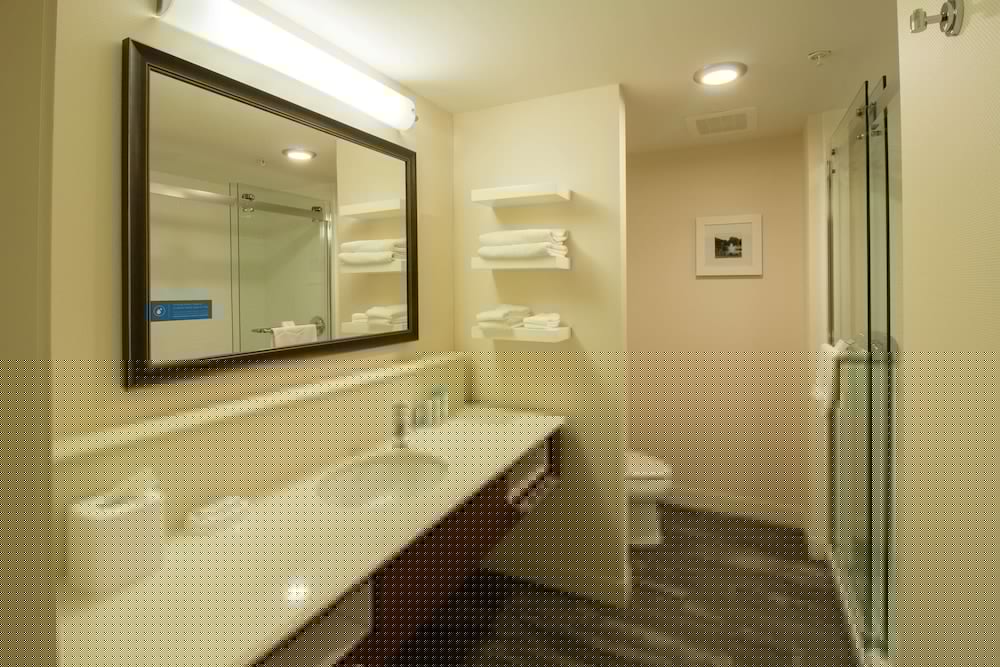 Hampton Inn Suites Cazenovia Ny 8/41