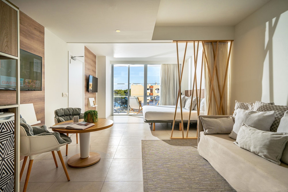 Innside by Melia Calvia Beach 33/50
