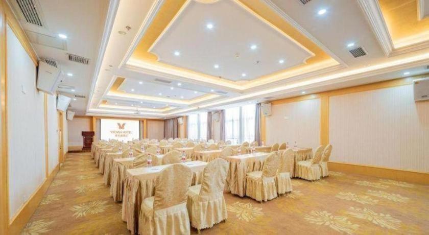 Vienna Hotel (Chengdu Xinfan Furniture City) 42/54