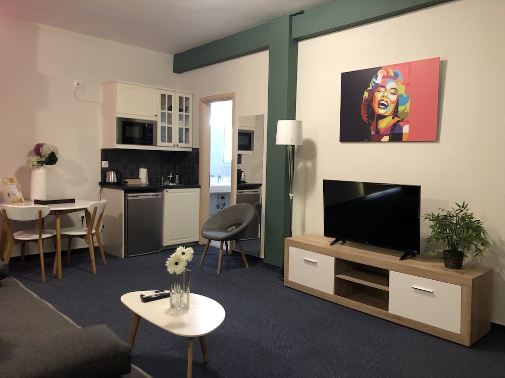 Connect Suites 34/48