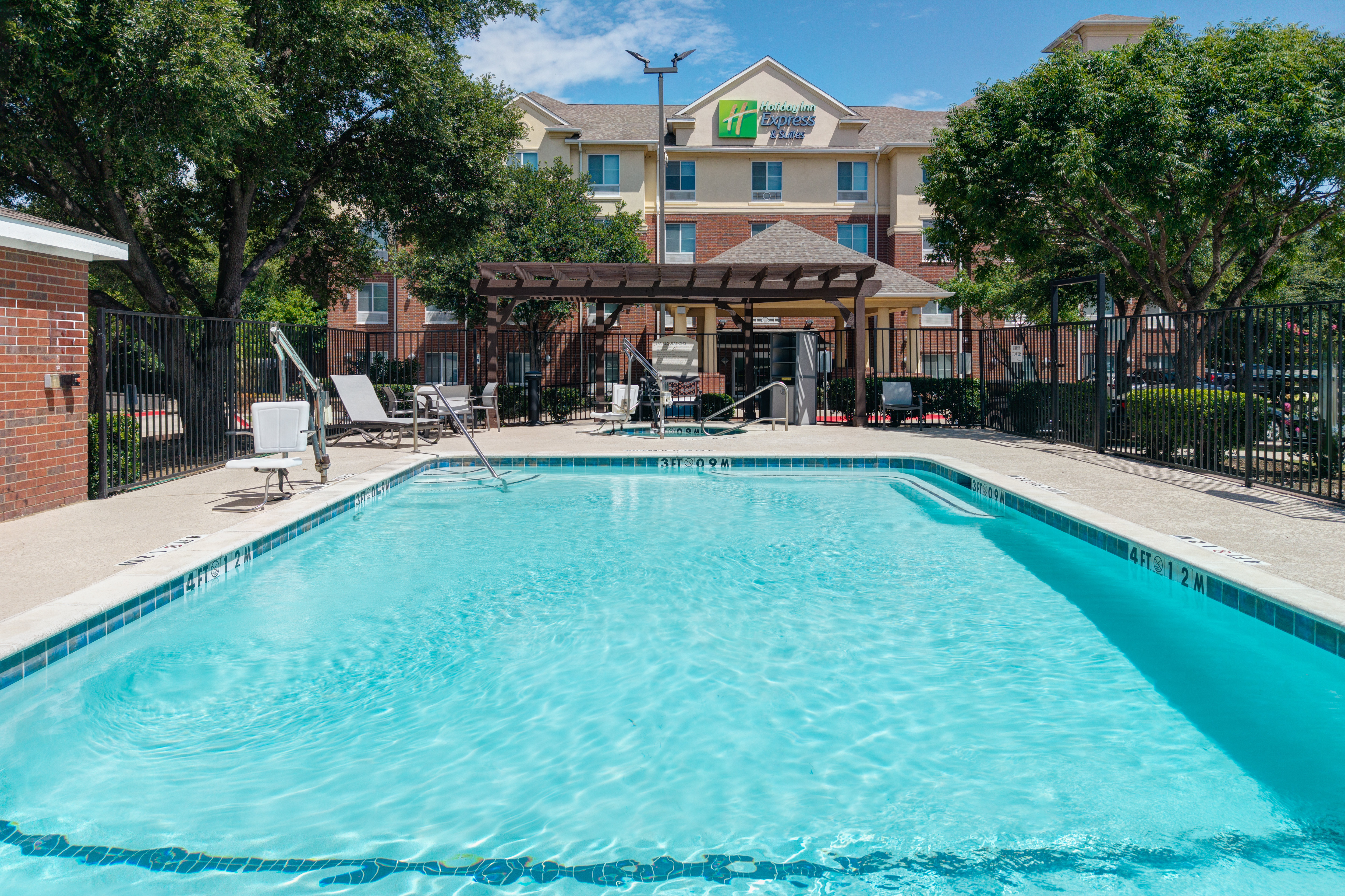 Holiday Inn Express Hotel And Suites Dallas Grand Prairie I 20 75/80