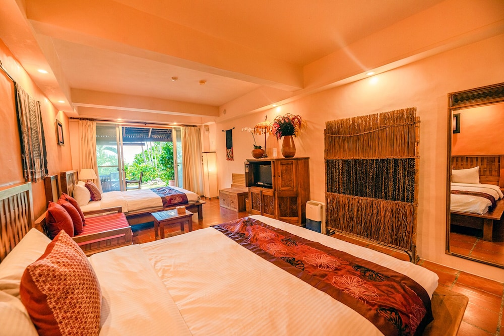 Red Garden Resort 23/70