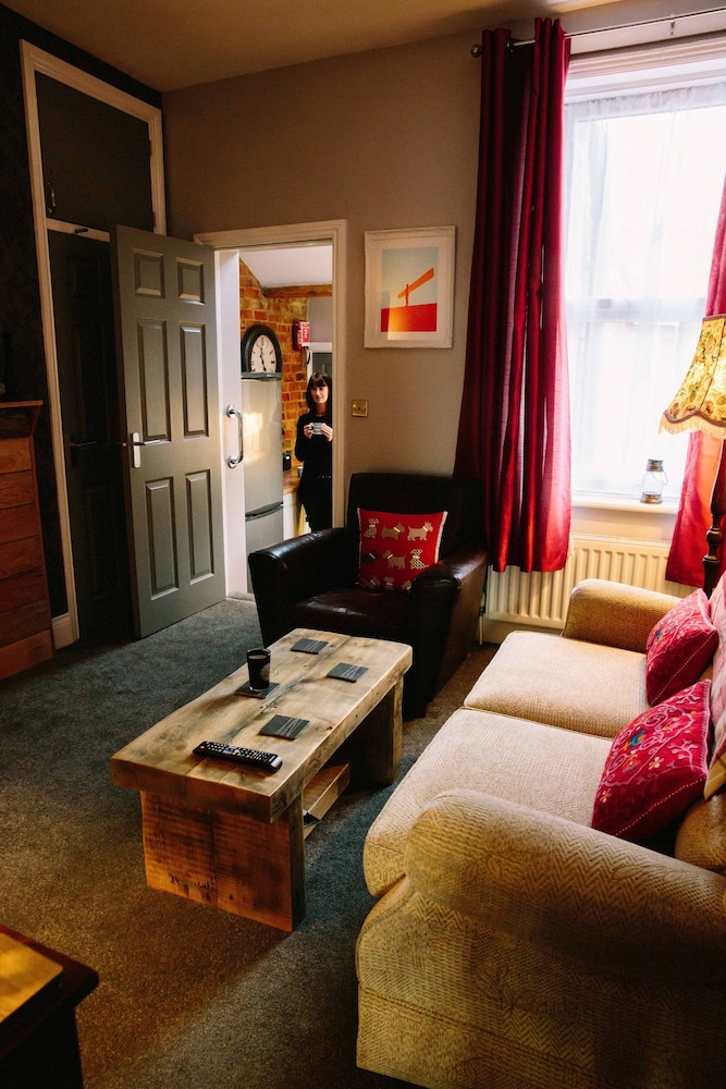 Coalminer's Cottage 28/37