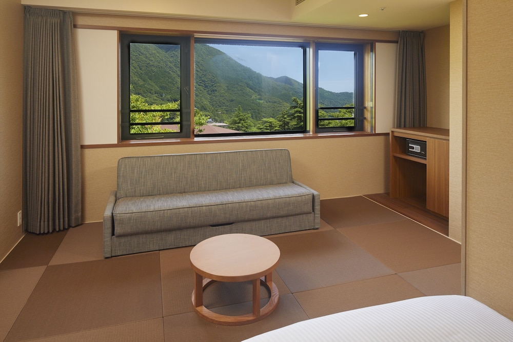 Hakone Yutowa 35/35