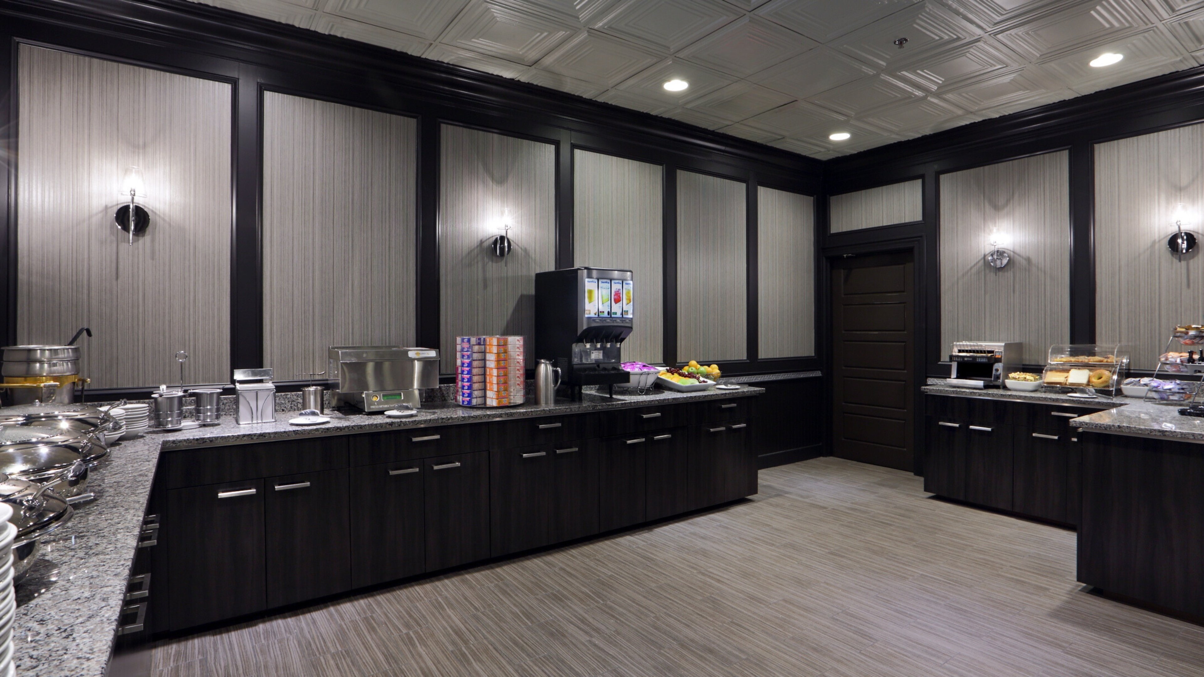 HOLIDAY INN BOSTON BUNKER HILL AREA 49/67