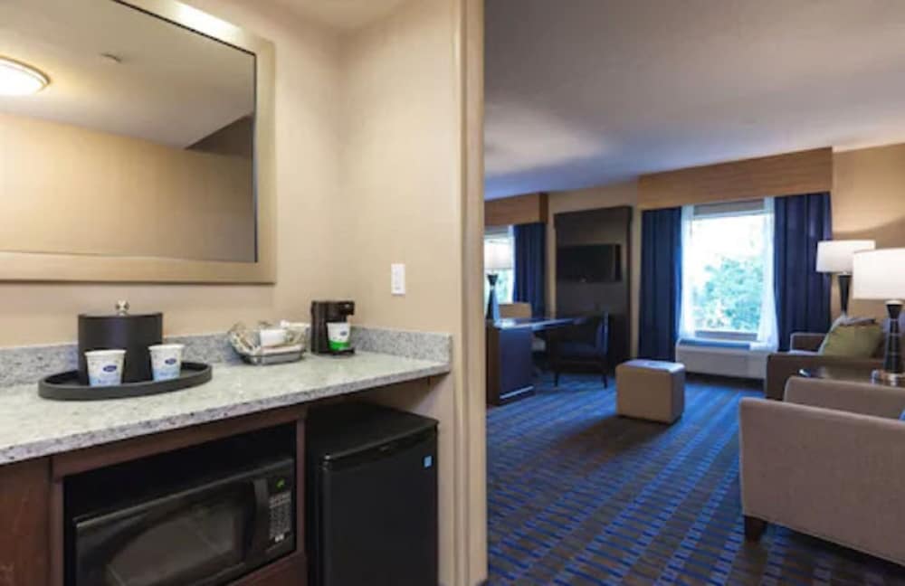 Hampton Inn & Suites Camp Springs/ Andrews Afb 16/29