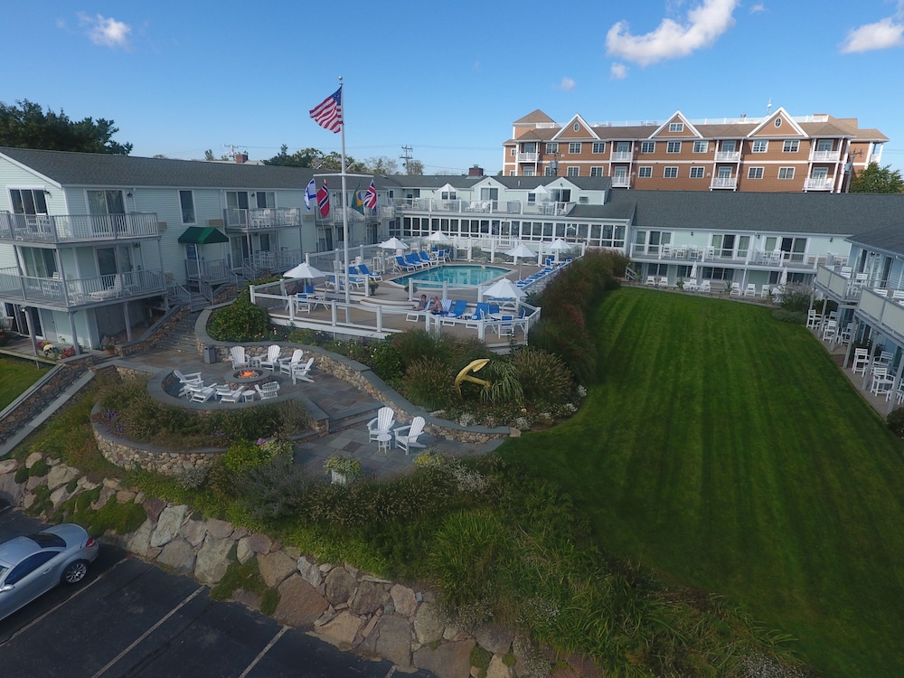 Anchor In Distinctive Waterfront Lodging 60/65