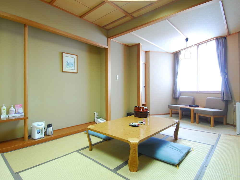 Hanabishi Hotel 41/70