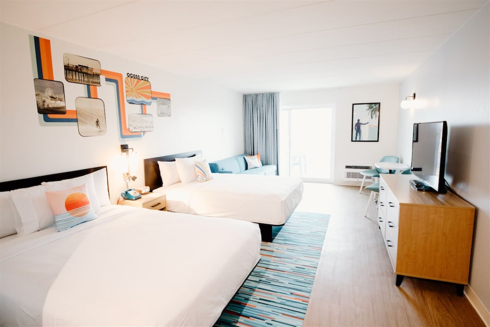 Room, 2 Queen Beds, Urban View, Sofa, Balcony، Atlantic OceanFront Inn 6/10