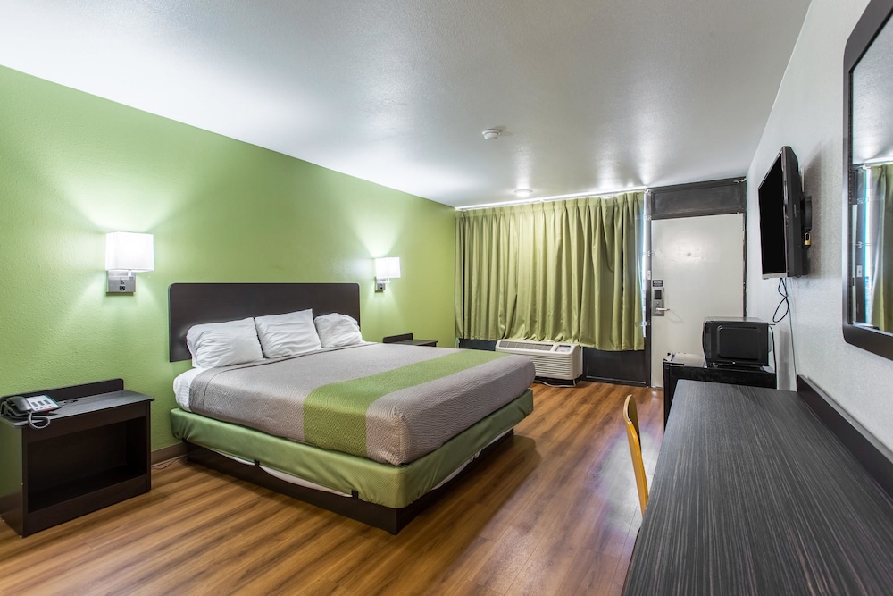 Rodeway Inn West Memphis, AR 24/52