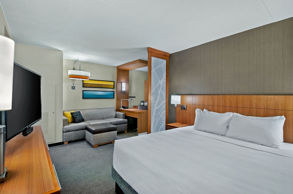 ROOM, KING BED