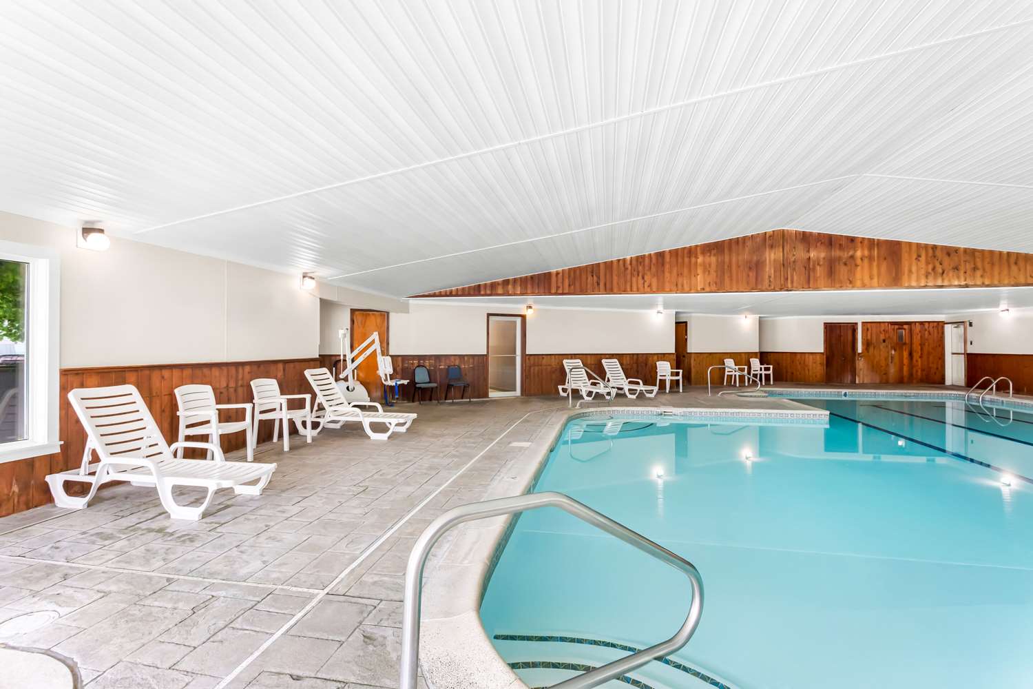 Rodeway Inn Gorham Riverside 11/33