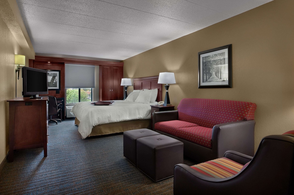 Hampton Inn Milwaukee/Brookfield 24/36