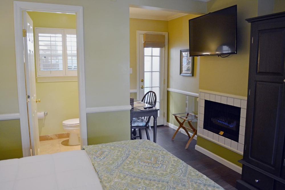 Apple Farm Inn 29/65