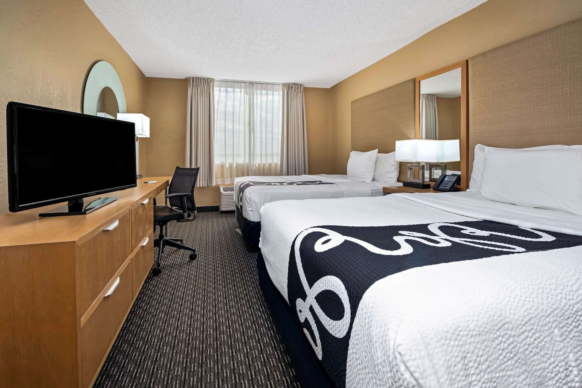 غرفة بسريرين مزدوجين، La Quinta Inn Suites By Wyndham West Palm Beach Airport 2/4