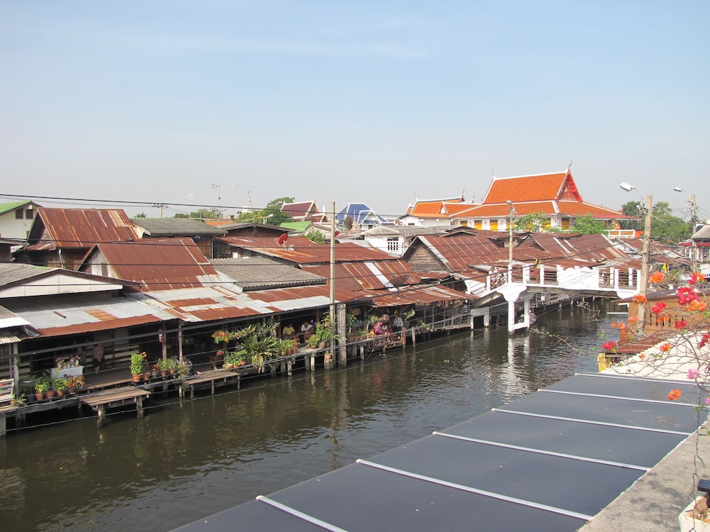 BANG LUANG HOUSE BANGKOK 66/70