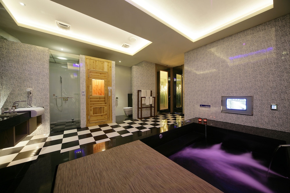 Dubai Villa Motel 44/69