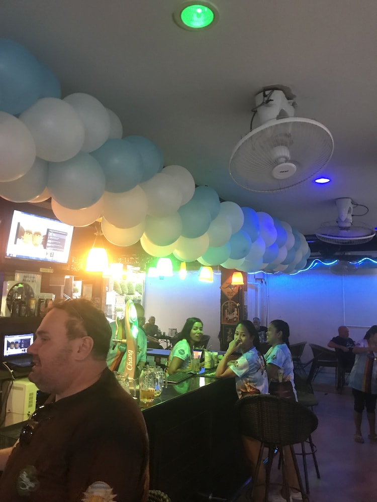 Harrys Hotel Bar & Restaurant 34/45