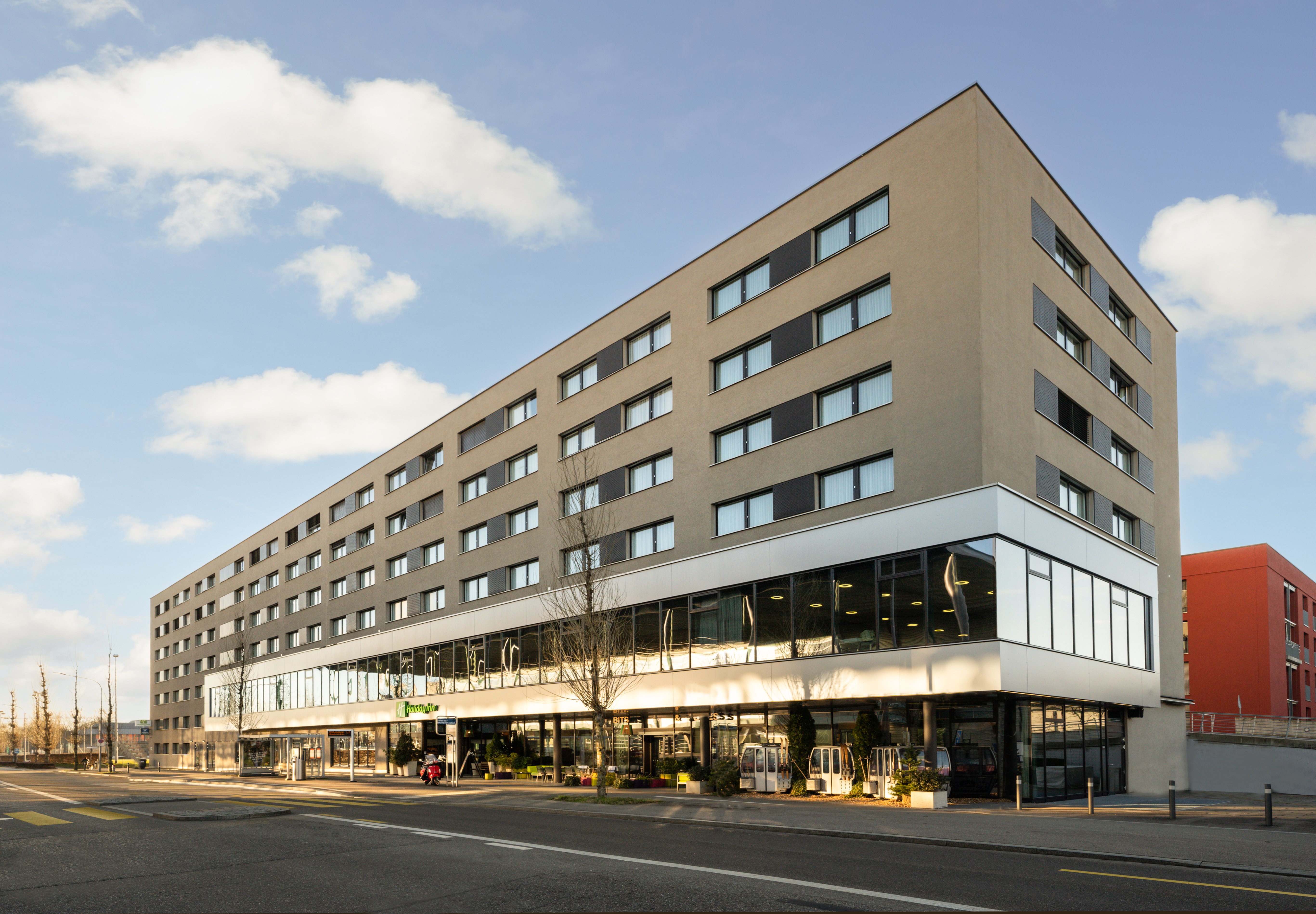 Holiday Inn Zurich Messe 71/77