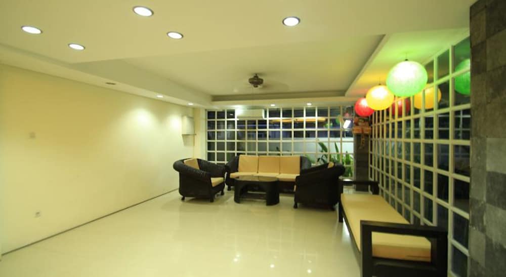 Super OYO 93765 Airport Kuta Bali Hotel 20/37