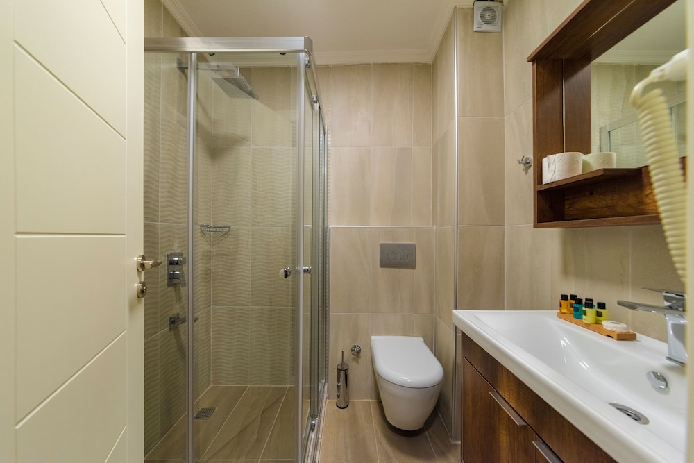 Joy Suites Hotel 66/69