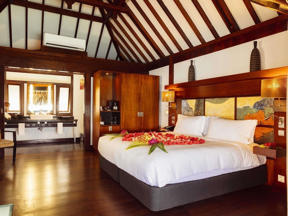 Luxury, Bungalow, King Bed, Beach Front