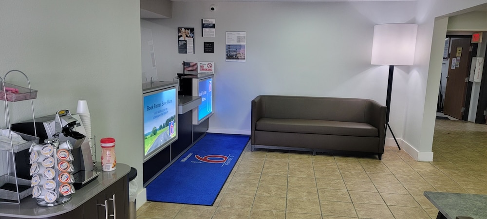 Motel6 Kewanee, IL 49/62
