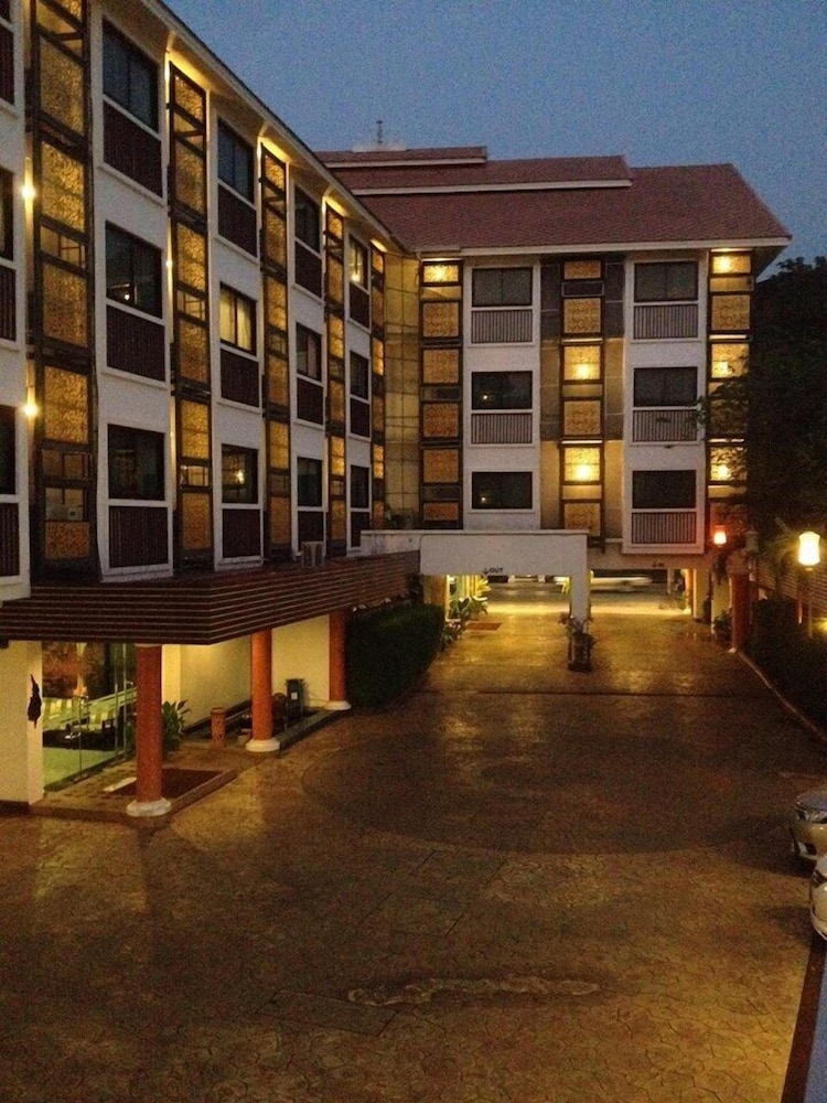 Wangburapa Grand Hotel 5/47