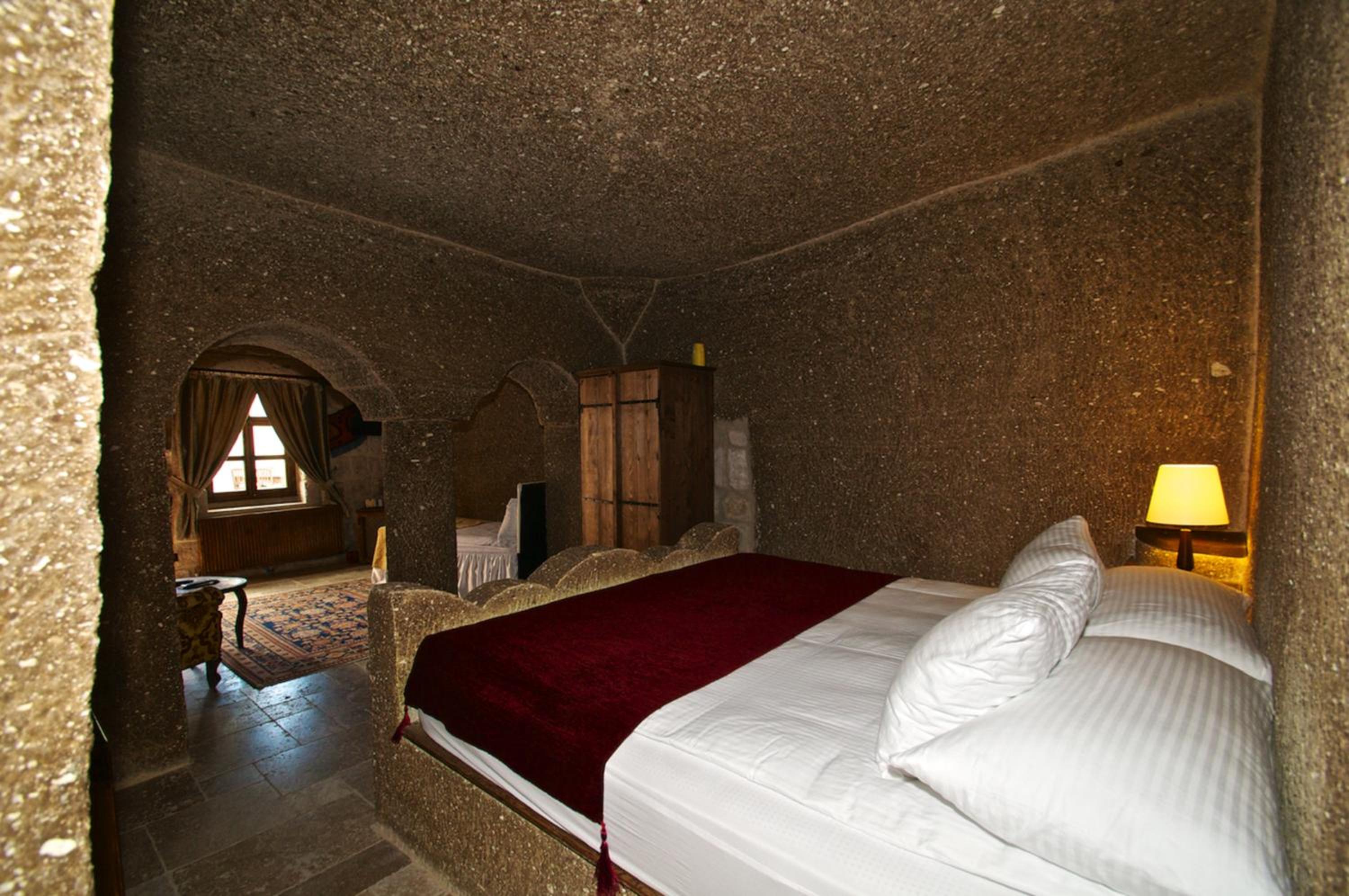 Cave, Suite, Quadruple