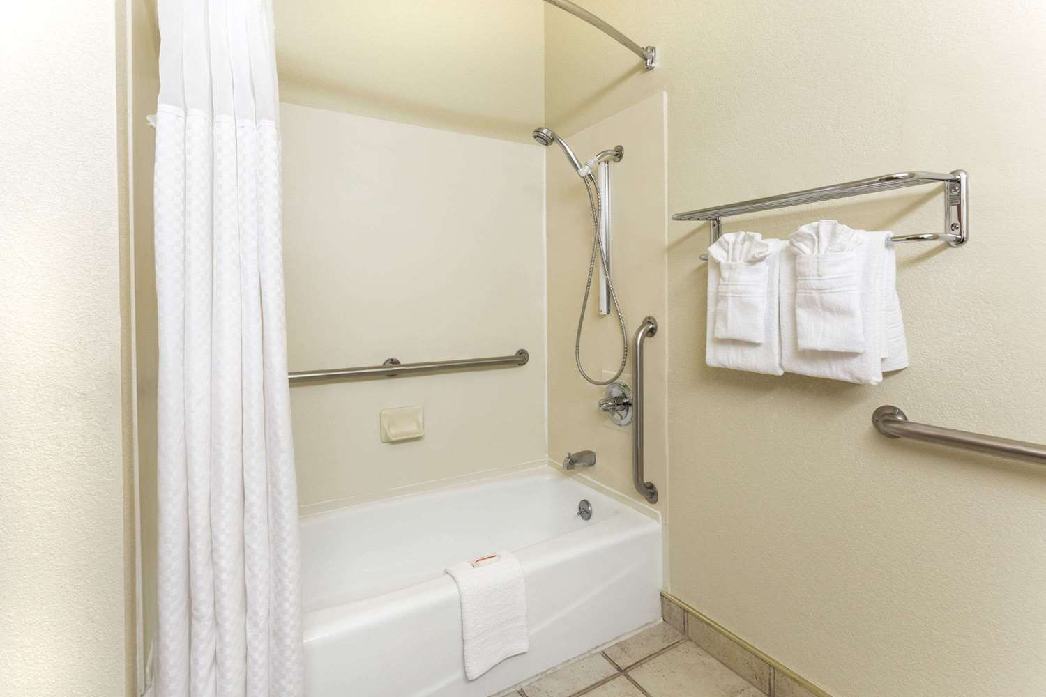 Days Inn by Wyndham Colorado Springs Airport 20/20