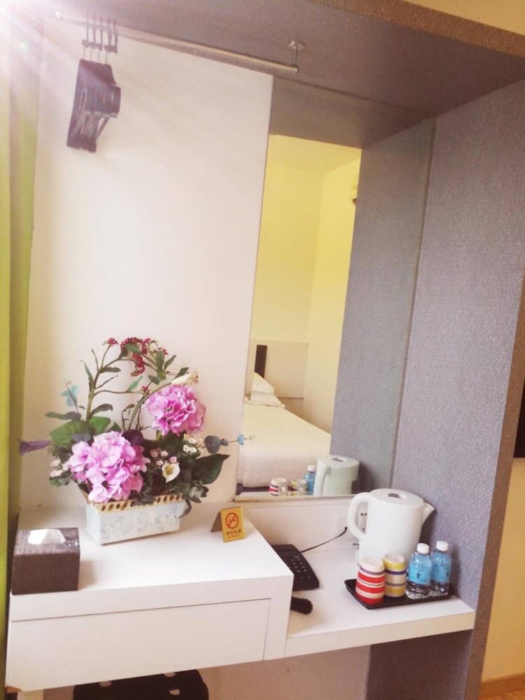 Hotel Zamburger Plaza Mahkota 8/67